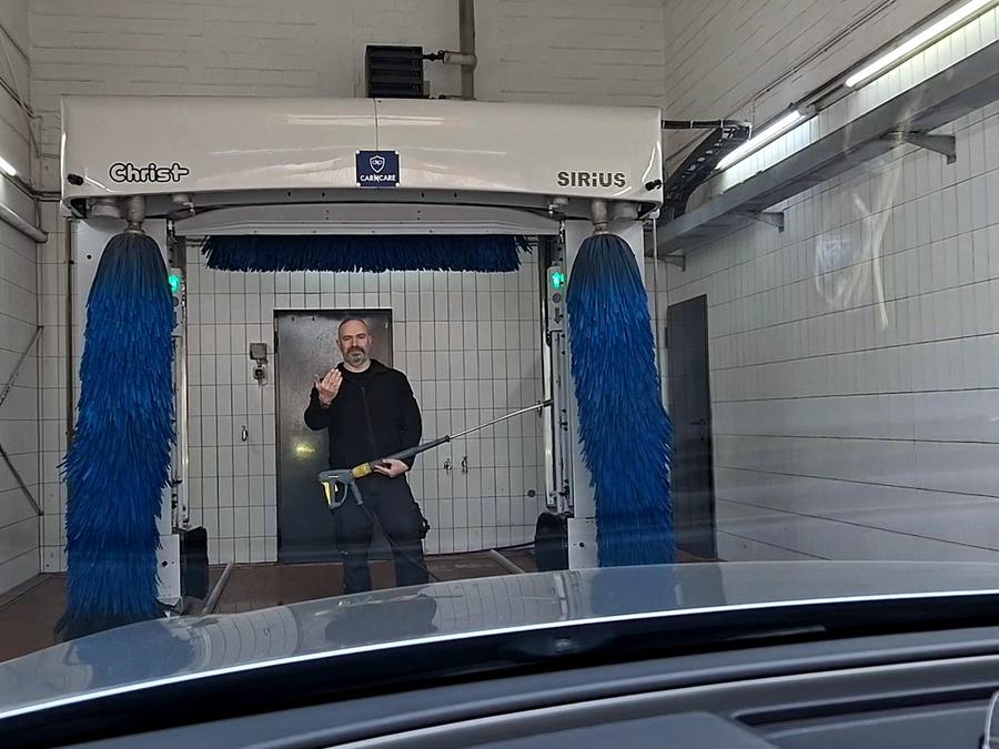 Arbeit in der CarNCare-Waschanlage